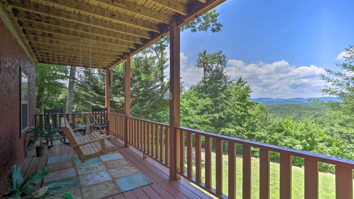 Murphy Cabin | Picturesque Murphy Cabin w/Fire Pit & Views!