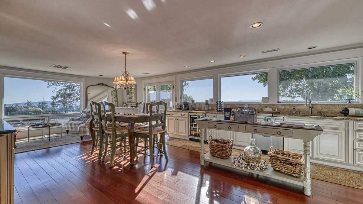 Newberg House | Picturesque Panoramic Vineyard Views From Home and Hot Tub, Pet Friendly, Private, Fire-Pit, BBQ