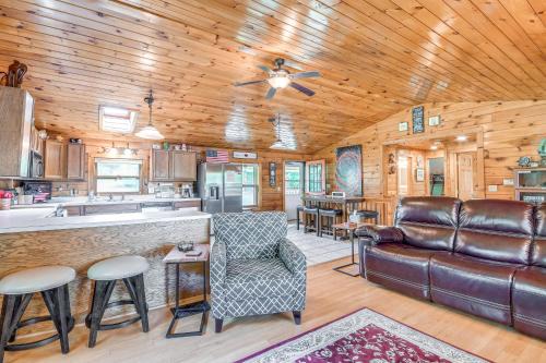 Phoenix House | Picturesque Phoenix Vacation Home on Oswego River!