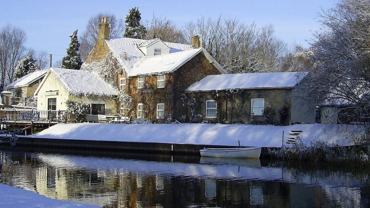 Downham Market Cottage | Picturesque Riverside Cottage - 2 bedroom