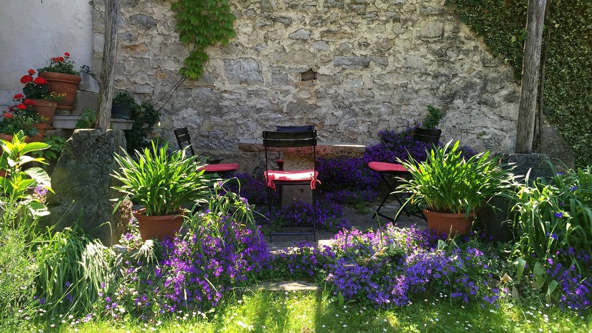 Sezana Cottage | Picturesque Stone Cottage