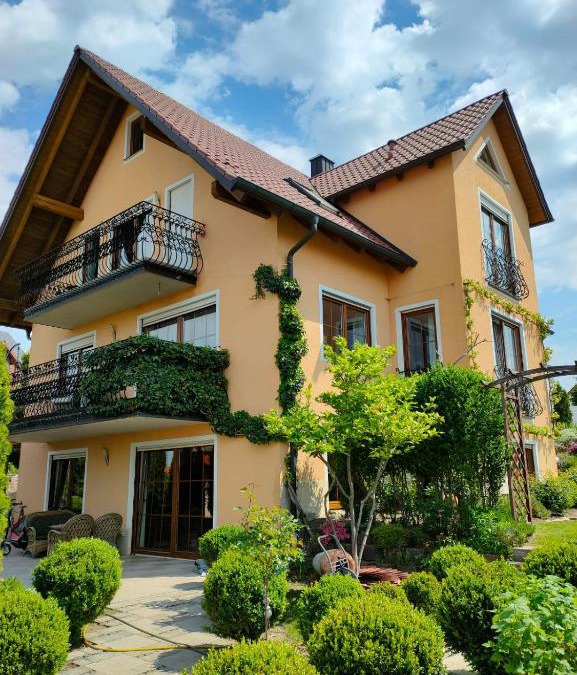 Neunburg vorm Wald Apartment | Piece of Greece