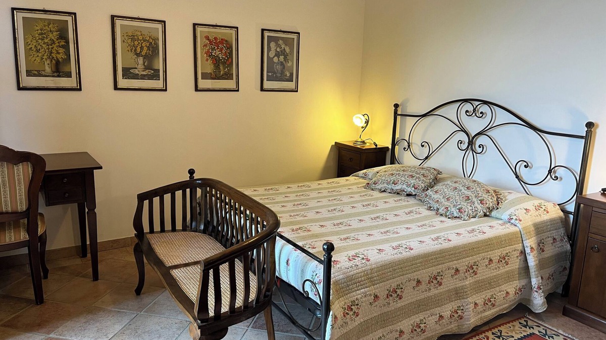 Tuoro sul Trasimeno Villa | Piece of Lake Trasimeno Paradise: Lush Hillside Private Villa & Pool