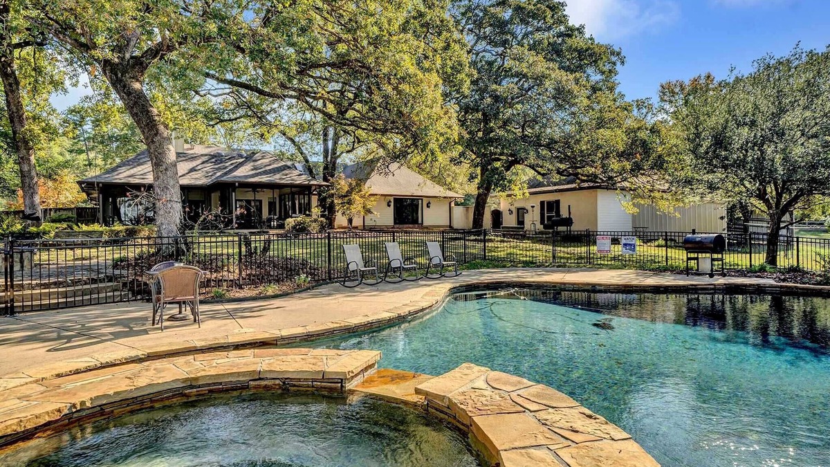Tyler House | Piece of Paradise: Pool, Pickleball, Pond, Privacy