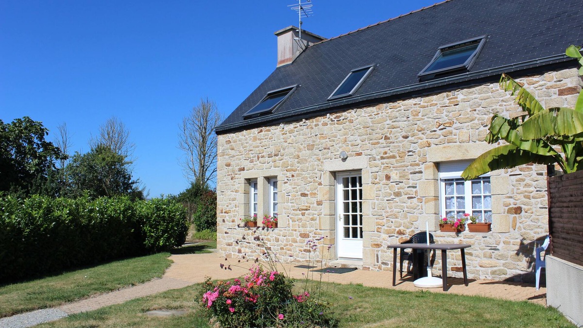 Plonevez-Porzay House | Pied à terre ideal for visiting the department with large green space