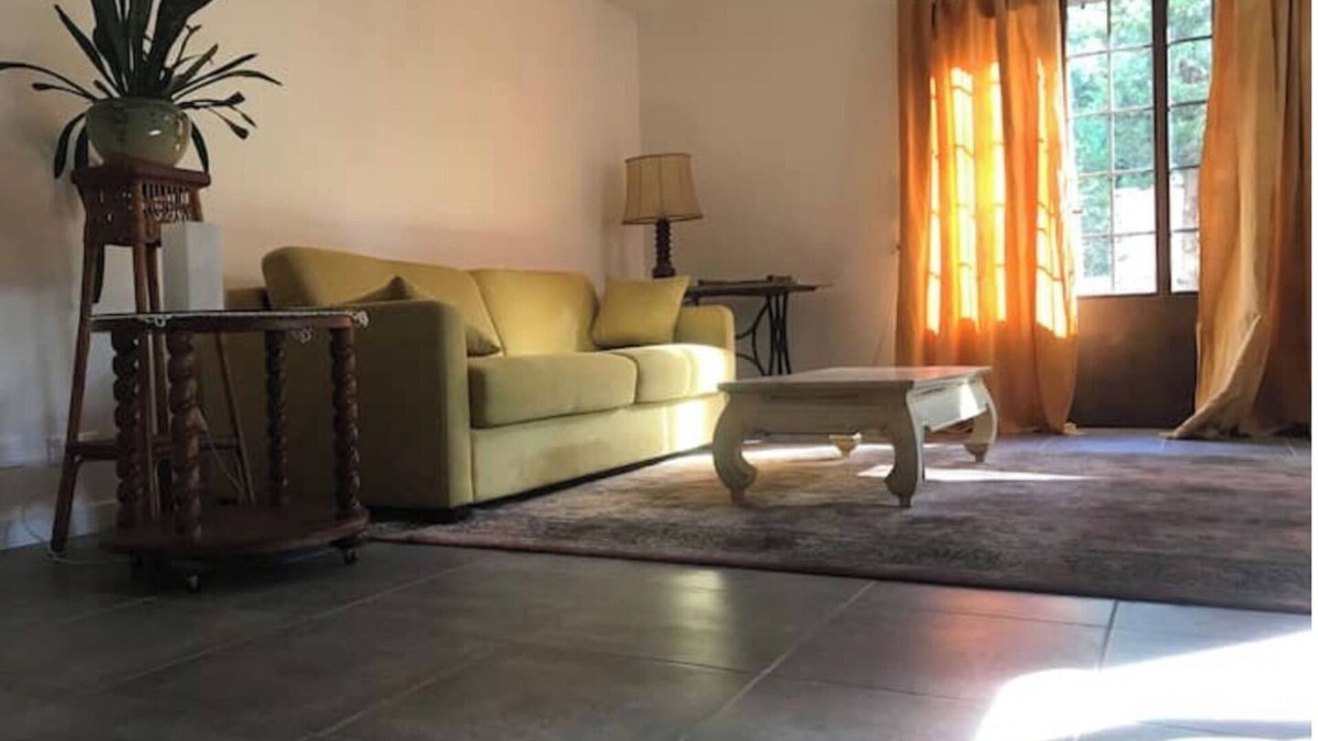 Saint-Saturnin-les-Avignon Apartment | Pied à terre at the gateway to the Ventoux, bike rental.