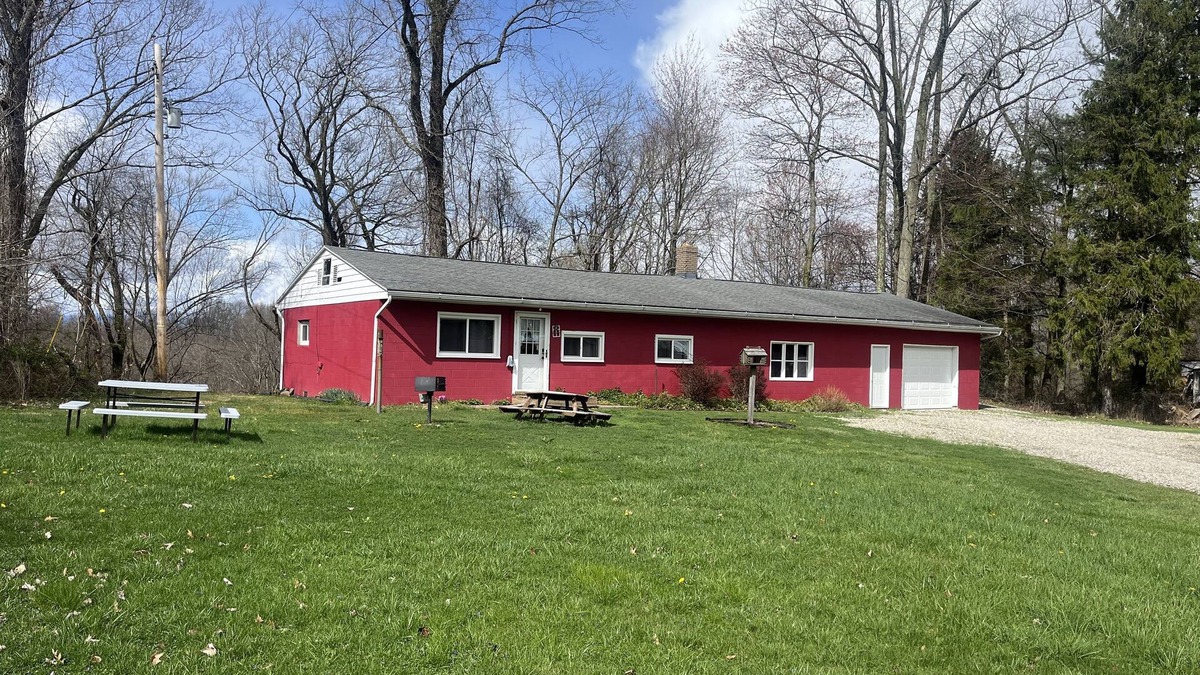 Freeport House | Piedmont Lake Marina Road Cabin Rental