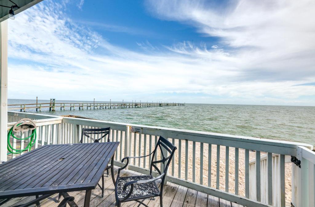 Rockport Apartment | Pier and Pool Access Bayfront Rockport Escape!