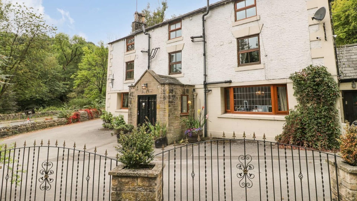 Bonsall Cottage | PIG-OF-LEAD, family friendly, character holiday cottage in Bonsall