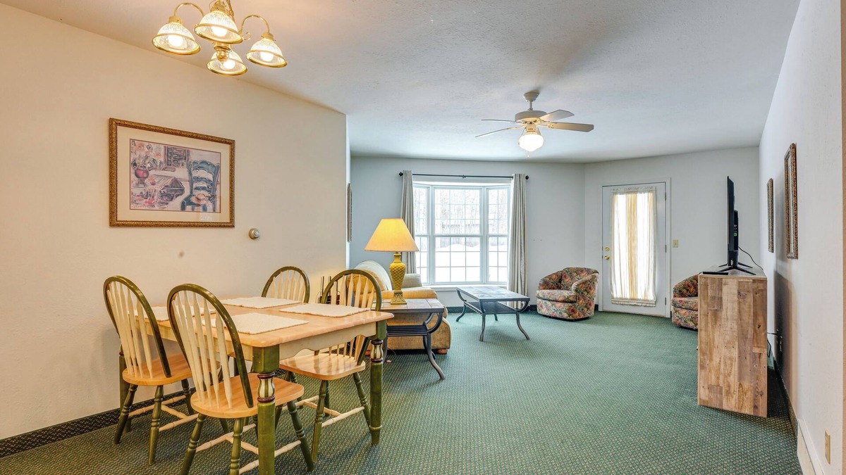 Pigeon Condo | Pigeon Retreat w/Community Pool & Hot Tub!