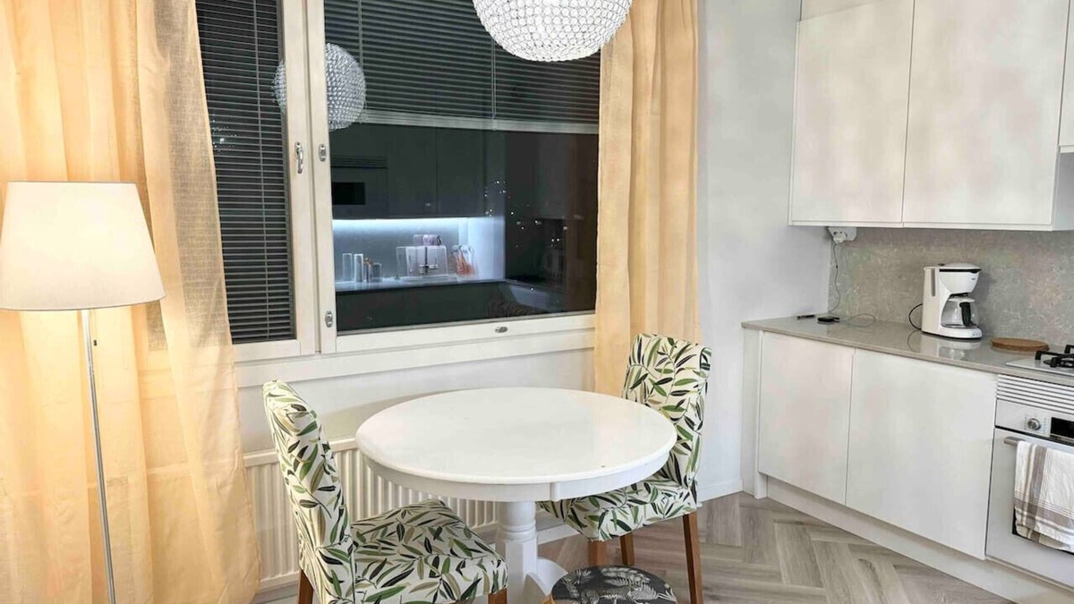 Koillinen District Apartment | Pihlajisto 7th floor with view, free parking