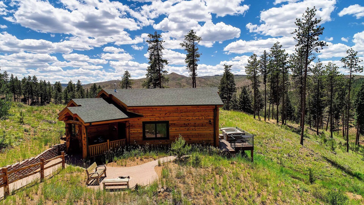 Woodland Park Cabin | Pikes Peak Ranch - Bear Den Cabin