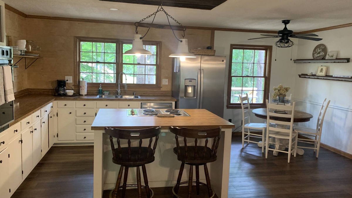 LaGrange Cabin | Pike’s Place on the Lake