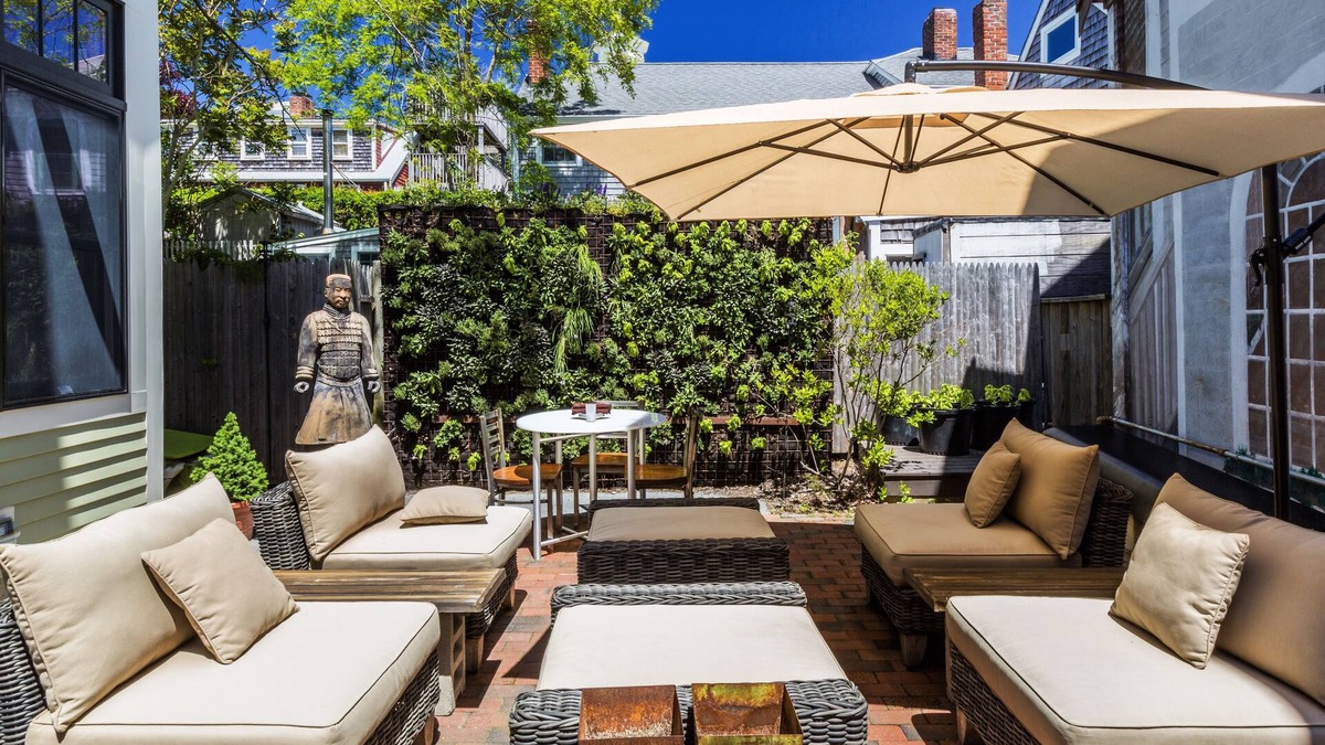 Commercial Street Hotel | Pilgrim House