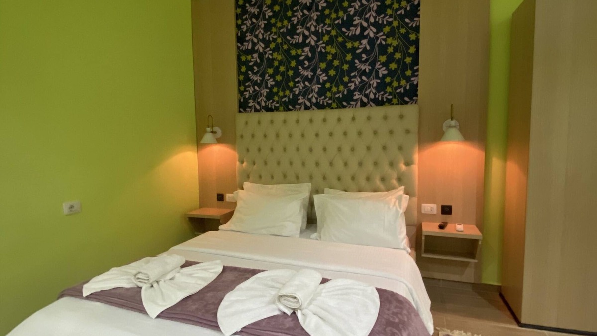 Lushnje Hotel | Pilo Lala Hotel