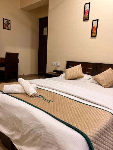 Malad East Hotel | Pinaki Comfort Stay Malad - Near Nesco