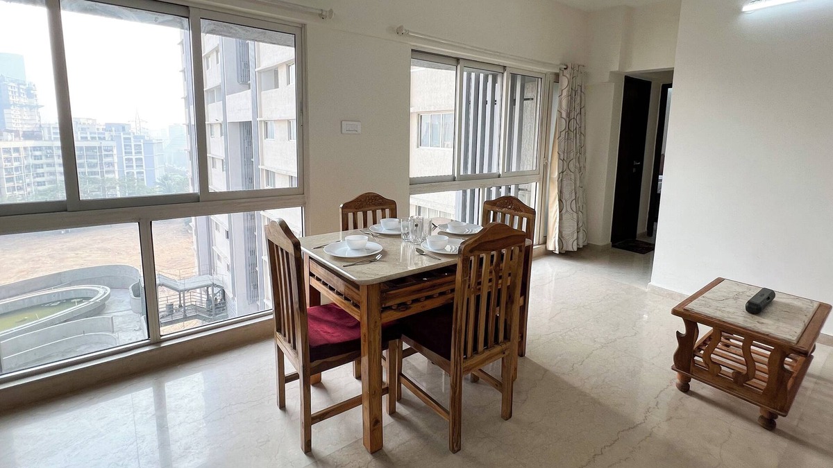 Malad East Apartment | Pinaki Comfort Stay Omkar Signet