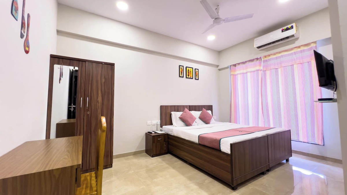 Vile Parle East Apartment | Pinaki Comfort Stay Vile Parle