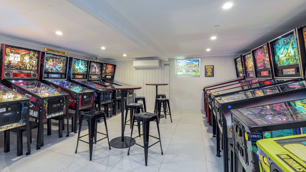 Belgian Gardens House | Pinball + Gaming Paradise in Townsville! 5 Minutes from the Airport & Strand