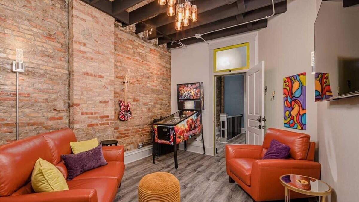 College Avenue Historic District Apartment | Pinball Penthouse Luxury Downtown Flat