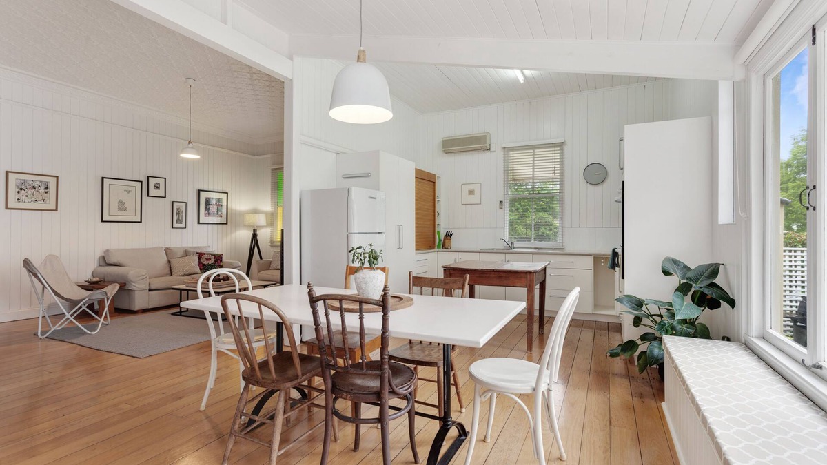 East Toowoomba House | PINBARRON Cottage close to Queens Park/schools