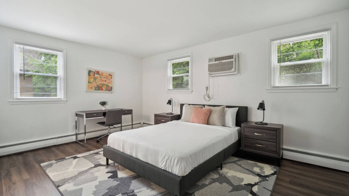 Newark Apartment | Pine Brook 104 I Pool Gym I Free Parking !