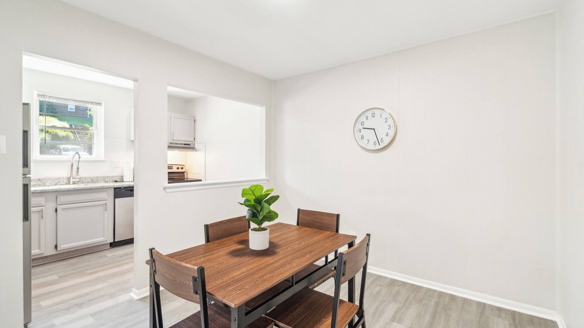Newark Apartment | Pine Brook 1218 I Cozy & comfy I Free Parking