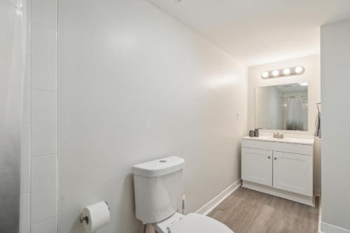 Newark Apartment | Pine Brook 808 I Your Newark Retreat I Pool & Gym