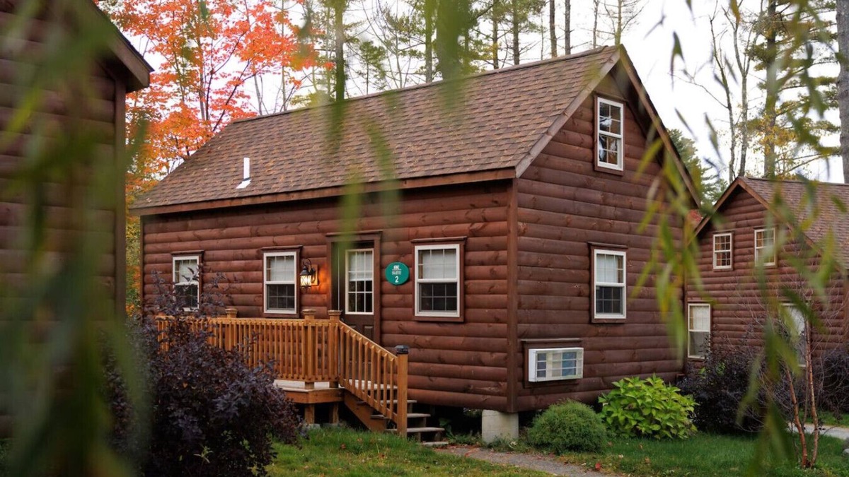 Bethlehem Cabin | Pine Cabin: Cozy Lakefront Log Cabin