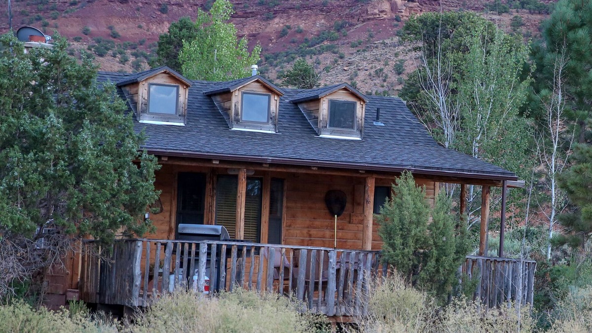 Torrey House | Pine cabin/Drk Sky/Wi-Fi/Dog Ok/Quiet