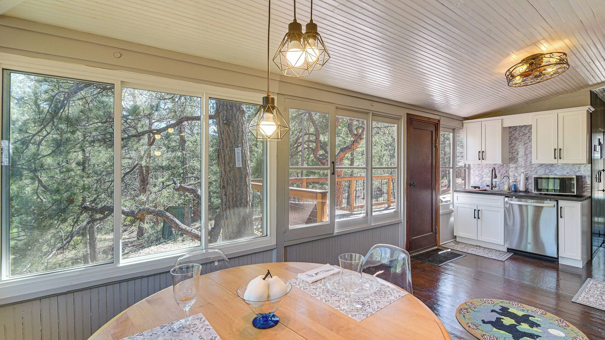 Pine Cabin | Pine 'Chateau Guest Cabin' w/Mtn Views & Sauna!