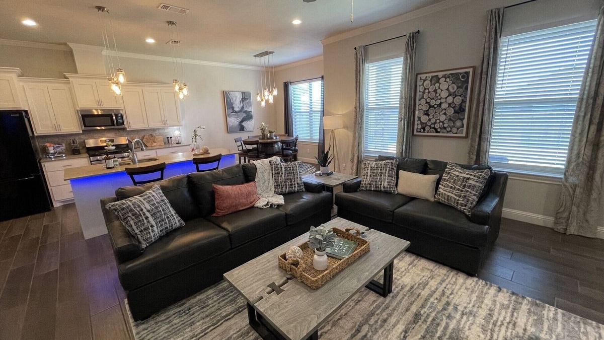 Lubbock House | Pine Cove LBK | Entire Home | 3 Bed | 2 Car Garage