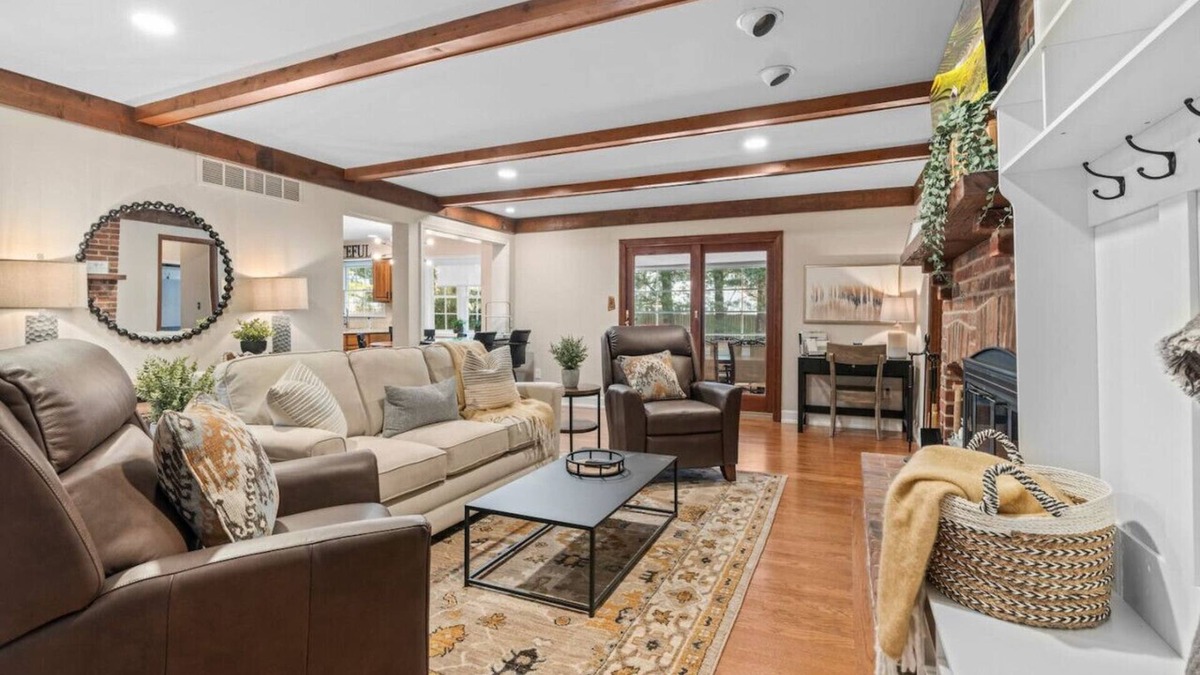 Washington Crossing House | Pine Cove Retreat - 4BR - Pool