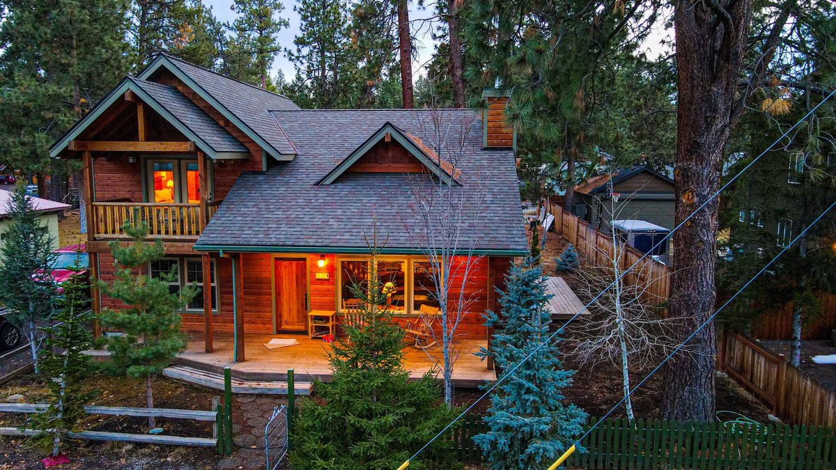 Sisters Cabin | Pine Grove Cabin, Sisters Oregon