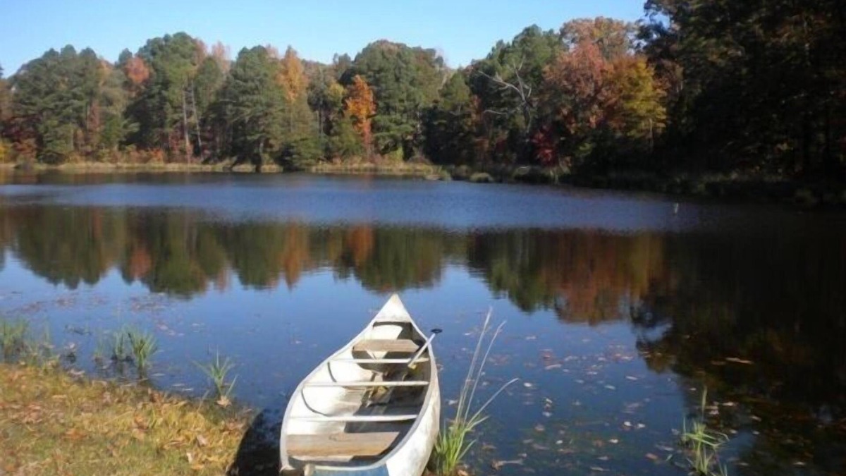 Pittsburg Cabin | Pine Grove Cottage - Romantic Getaway on Private Lake