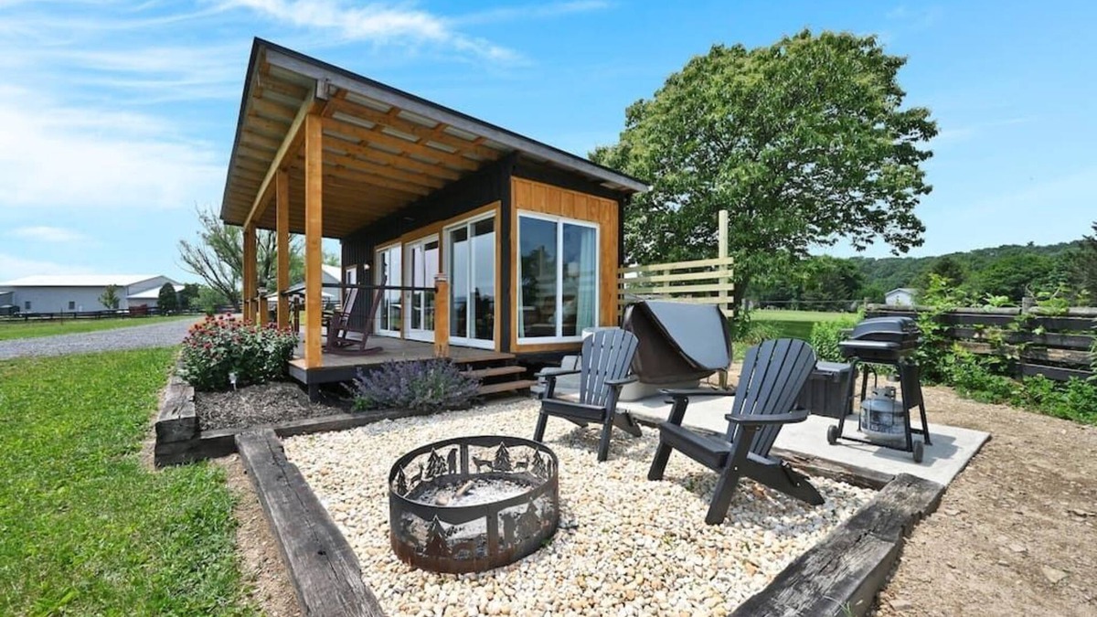 Pine Grove Apartment | Pine Grove Scenic View: Unforgettable Love Getaway