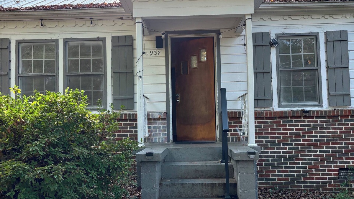 New Castle House | Pine Haven – Spacious Family Stay | Crib, Pet-Friendly, Slee