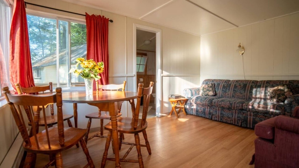Gravenhurst Cottage | Pine Lake: 2-Bedroom Cottage #3 "Sugar Pine"