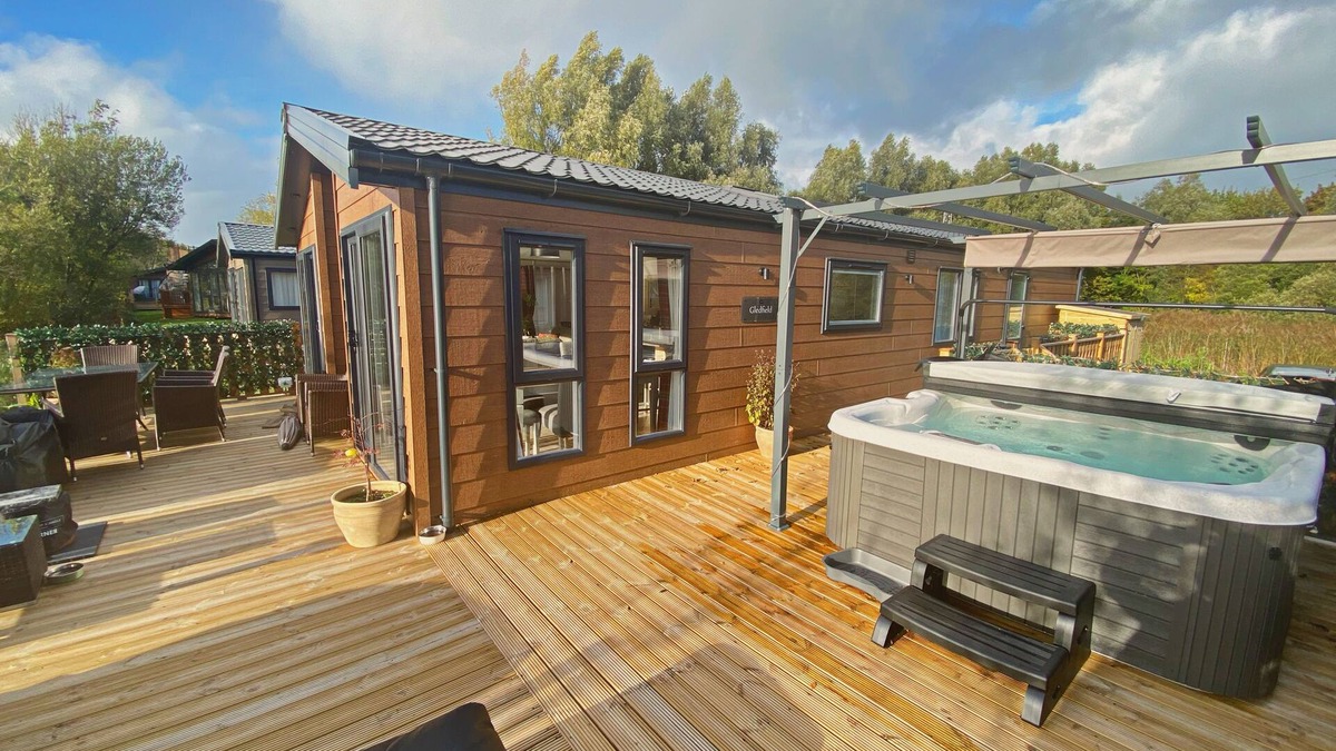 Yealand Conyers Cottage | PINE LAKE VIEW, pet friendly, luxury holiday cottage in Carnforth