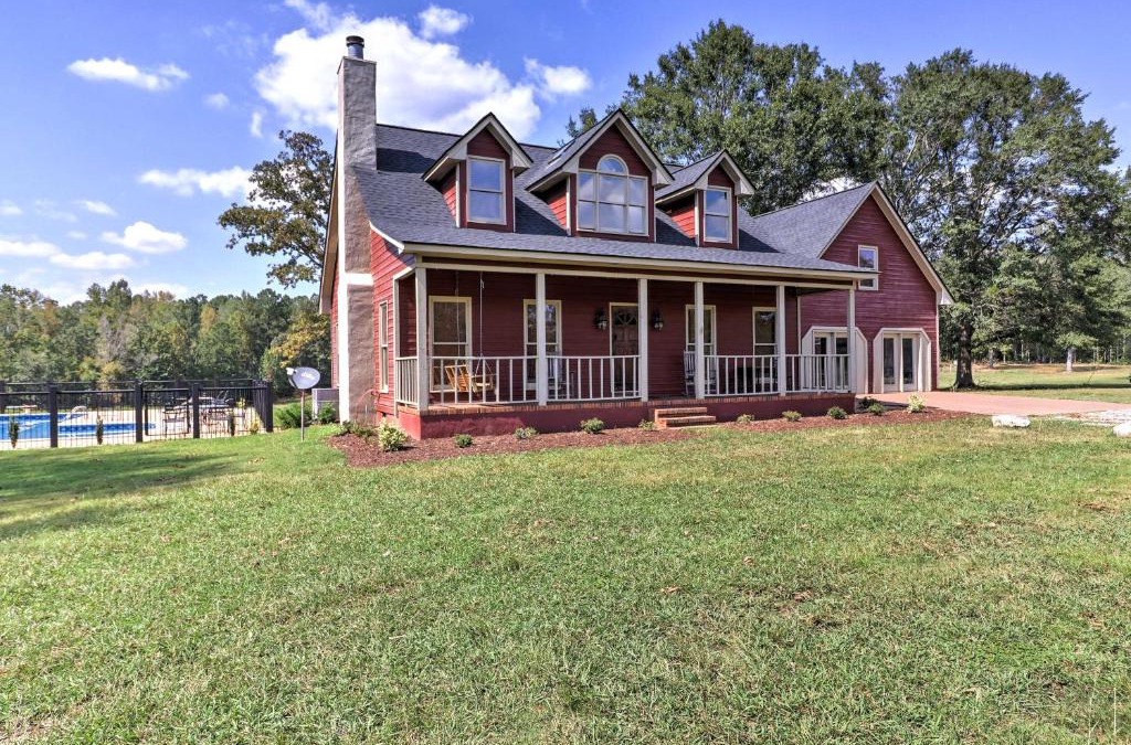 Pine Mountain Valley House | Pine Mountain Valley House with Pool and Grill!