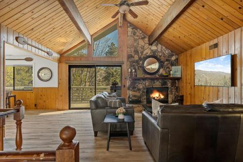 Lake Arrowhead House | Pine Oaks Cabin