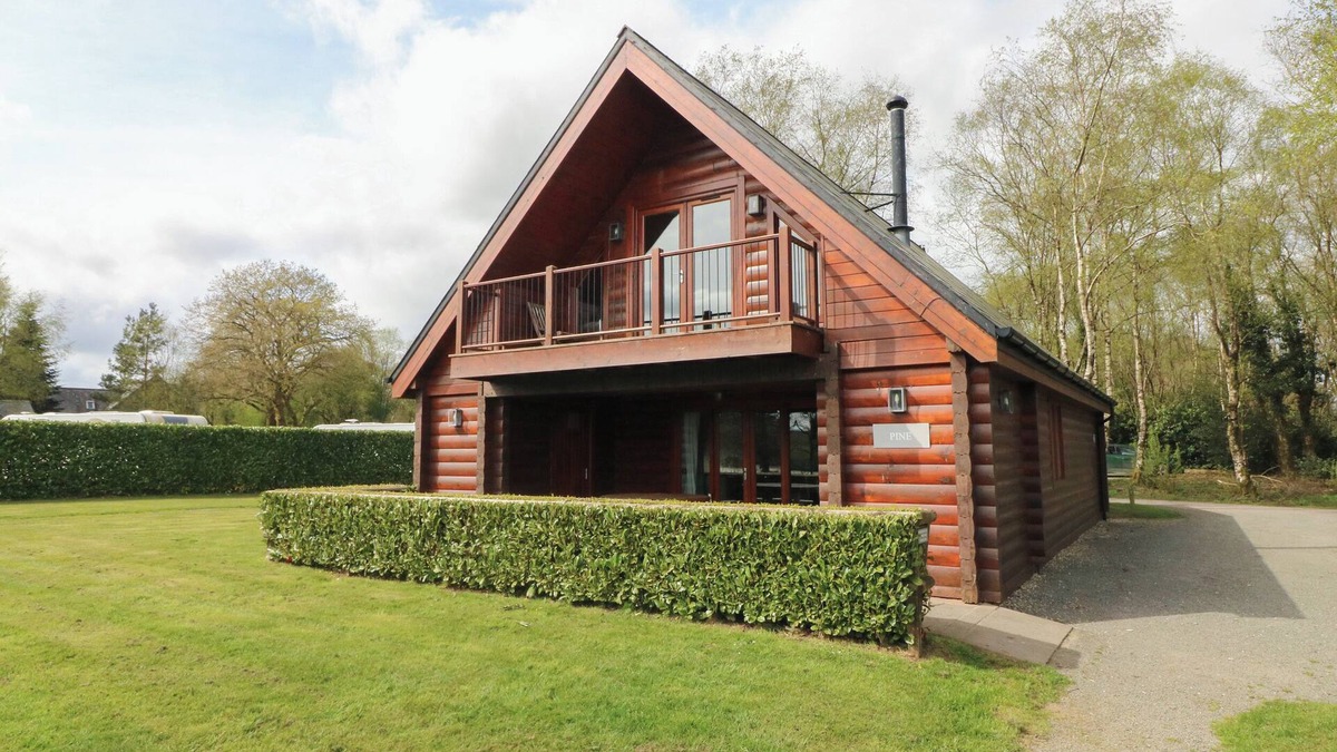 Bridgetown Cottage | PINE, pet friendly, luxury holiday cottage, with a garden in Dolton