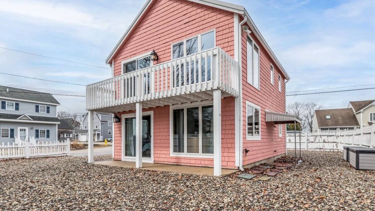 Pine Point House | Pine Point Getaway: Beach House with Fire Pit