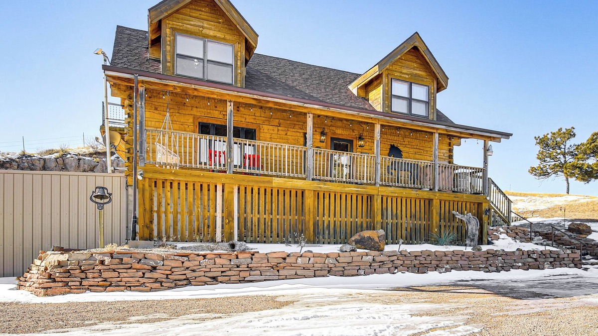 Dawes County House | Pine Ridge Cabin on 62 Acres: Hot Tub & Views!
