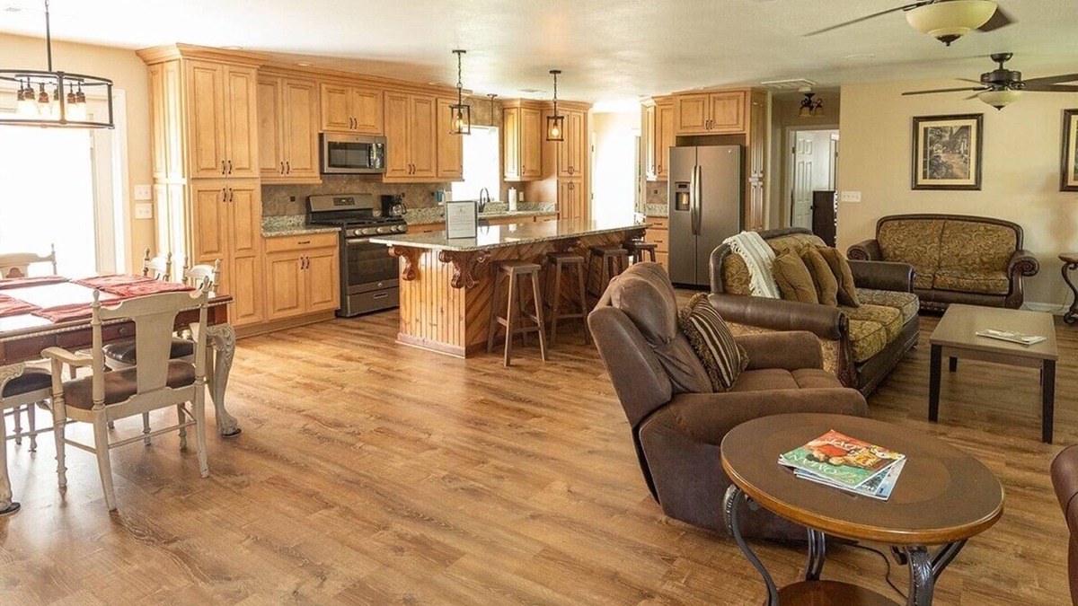 Gulf Hills House | Pine Ridge - close to beach, casinos & downtown Ocean Springs!