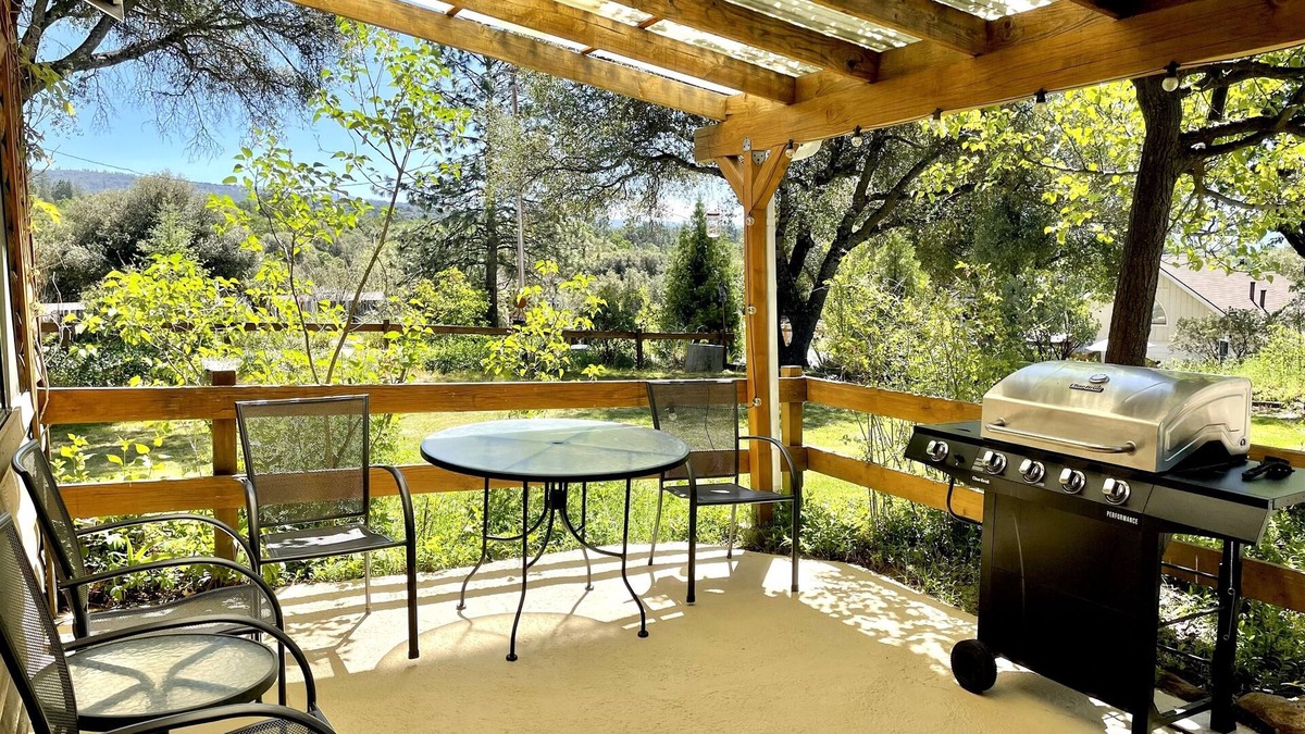 Ahwahnee Cabin | Pine Suite - Sierra Mountain Lodge