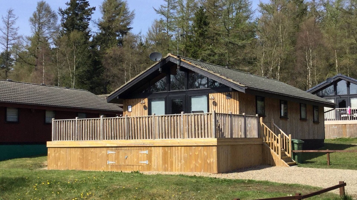 Hallington Cabin | Pine Tree - 3 bedroom, 2 bathroom, Secluded Hot tub and Pet friendly
