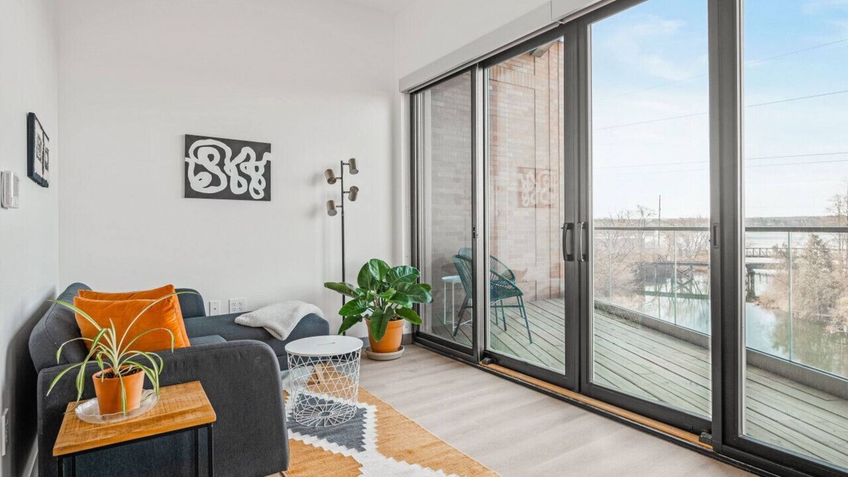Adel Condo | Pine Tree House 316