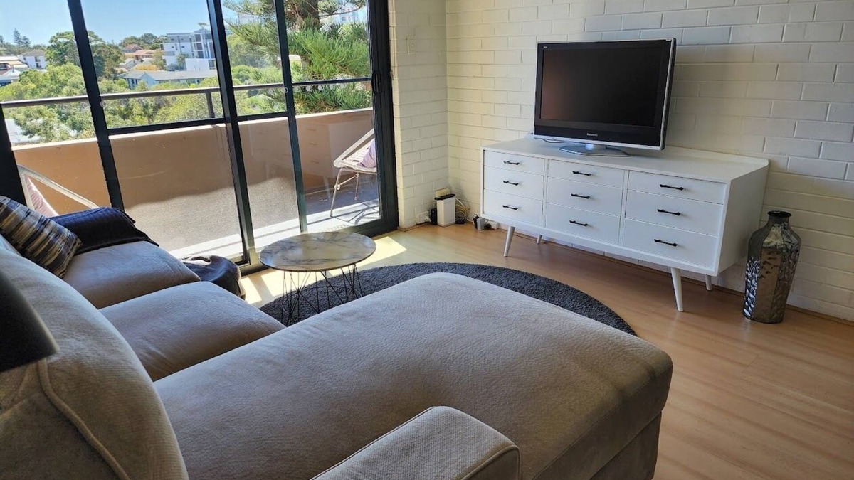 Mosman Park Apartment | Pine View Apartment sleeps 4-6 in Mosman Park near river beach Freo trains