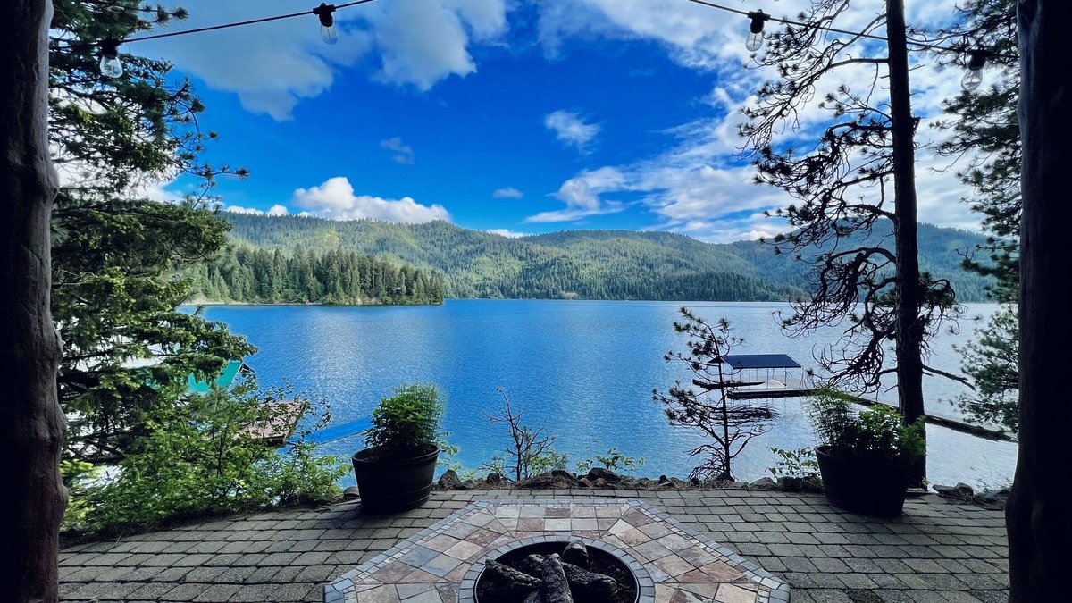 Hayden Lake Cabin | Pine View Cabin: Rustic Hayden Lake Cabin with Bunkhouse and Private Dock